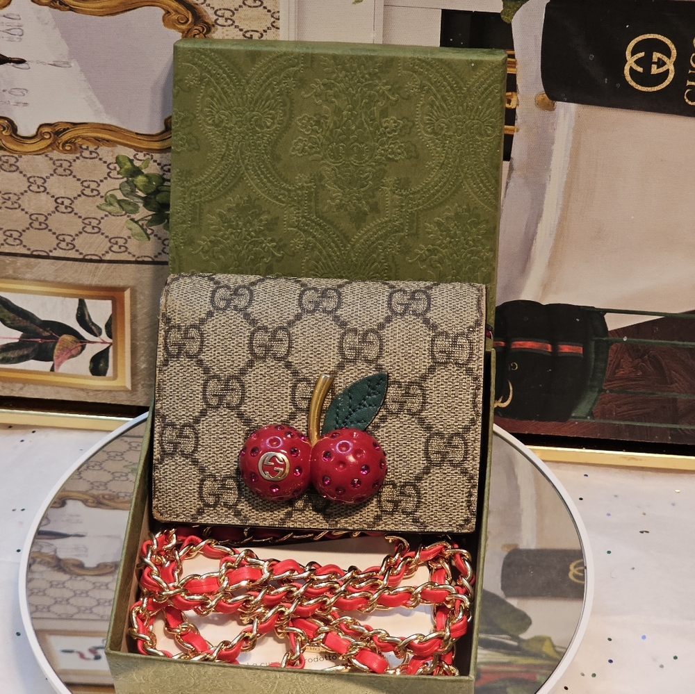 Gucci GG Supreme Coated Canvas 3D Beige & Red Cherry Compact Wallet - Picture 3 of 16